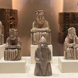 Schachfiguren von den Wikingern. Auf der Insel gefunden. Jetzt im Museum in Edinburgh