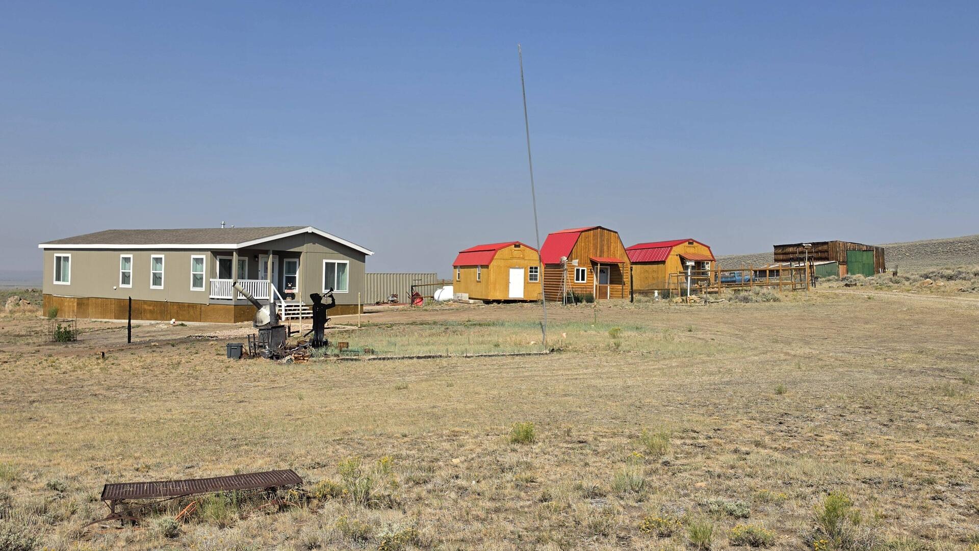 Final photo of the cabin and bungalows