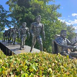 Skulptur vor dem Automuseum Romanshorn