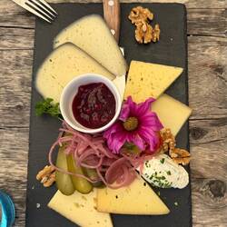 The cranberry jam in the middle with cheese and some bread - oh, my.
