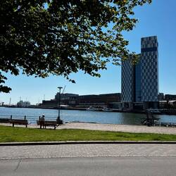 Carlton Hotel im Hafen