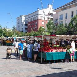 More market shoppers