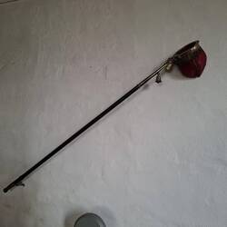 Klingelbeutel, ca. 300 Jahre alt, wertvoll, er ist mit Vorhängeschloss gesichert