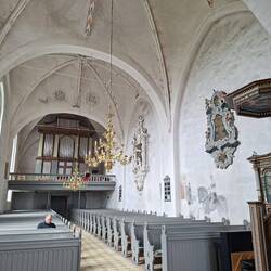 Raumeindruck mit Orgel (= älteste der Region)