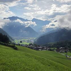 Blick nach Finkenberg - der Tag begann eher wolkig