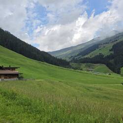 Bis dahinter ins Tal und rauf auf den Kamm gings noch