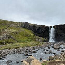 der erste Wasserfall... alle stoppen und machen Fotos....wir auch!