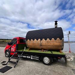 Mobile Sauna. Erst schwimmen im kalten Meer, dann aufwärmen. Cool 😎