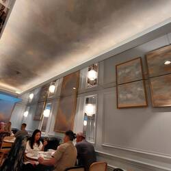 Very clever interior design with the mirrored ceiling in the breakfast room reflecting the artwork