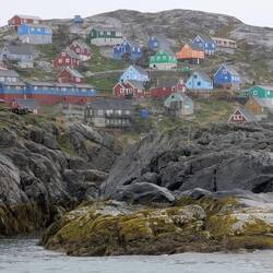 Kangaamiut: Now we know where the swallows learned to build their nests.