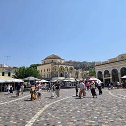 I walked down to the square while I was waiting for my room to be ready