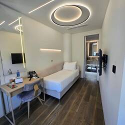 How adorable is this room ? It's a solo room but very spacious, quite perfect really