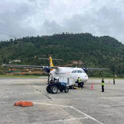 Der kleine Flieger bringt mich sicher nach Kathmandu 😊🛫