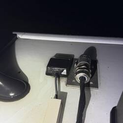 Ein kurzer Blick aufs Dach - der Eingang unserer Starlinkantenne muss abgedichtet werden.