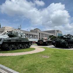 Panzer, Flugzeuge & Hubschrauber können hier aus nächster Nähe bestaunt werden.