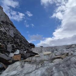 Am nächsten Tag müssen wir steil den Gletscher hoch