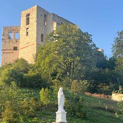 Die Burg von Kazimierz wurde schon im 30jähigen Krieg zerstört, beliebt bei Touristen :)