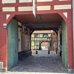 Durchgänge und Höfe