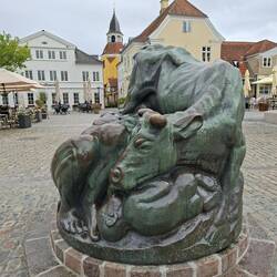 Bronzeplastik von Kai Nielsen: der Ymerbrunnen