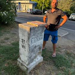 Lars steht auf beiden Seiten