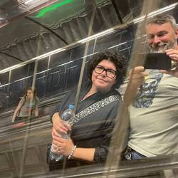 Wir spiegeln uns in der Metro...