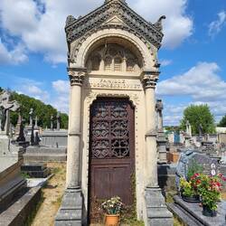 Auch der Friedhof ist sehenswert.