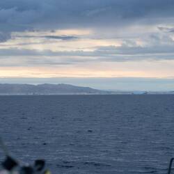 After the "normal" icebergs, comes the dense ice area produced by the Ilulissat Icefjord.