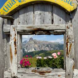 A charming photo op that frames the Sassongher Peak — Pralongià Plateau, Dolomiti.