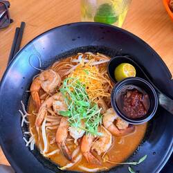 Simi's seafood Laksa