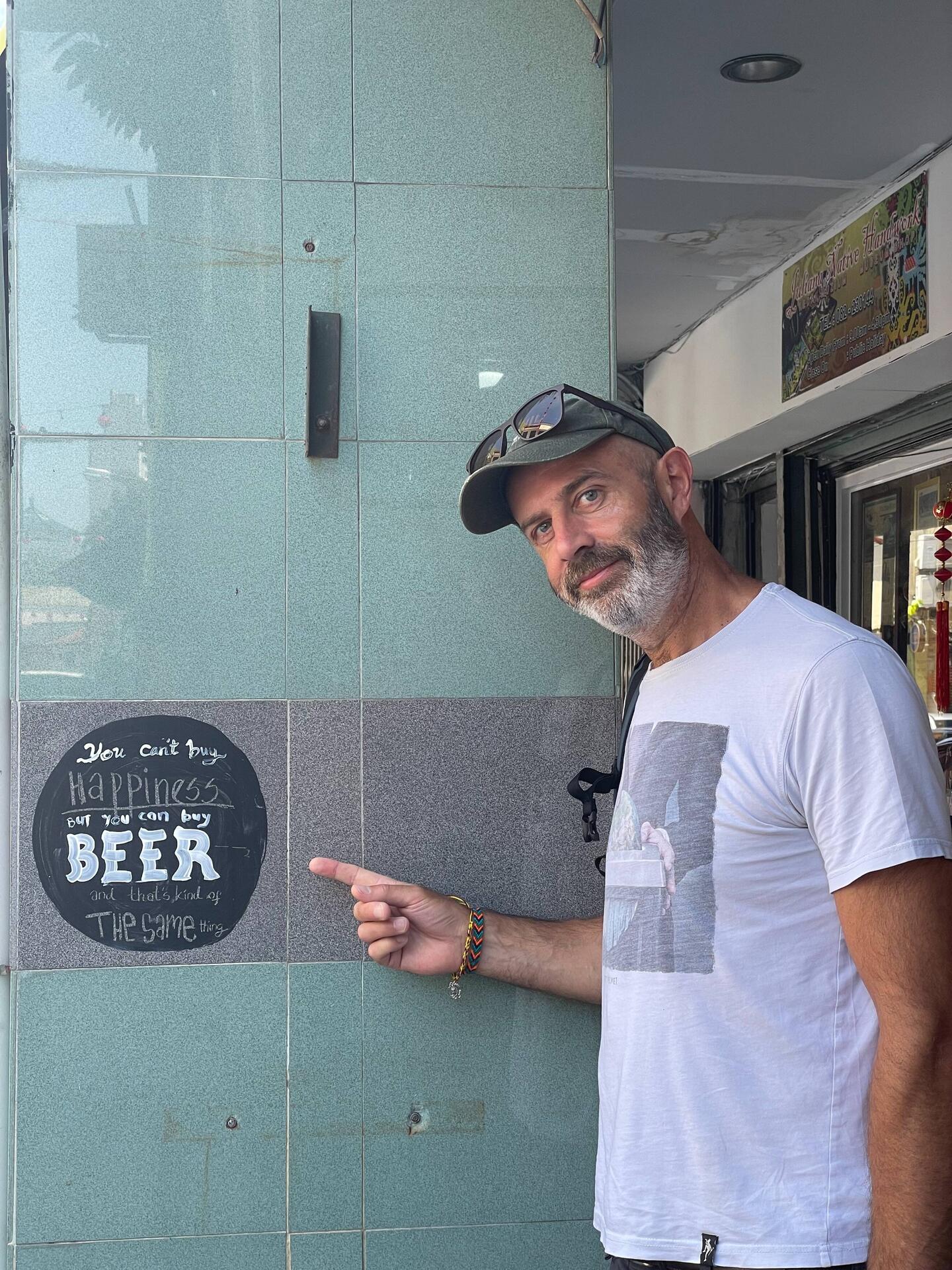 🍻 + 👨‍🦲 = 😃