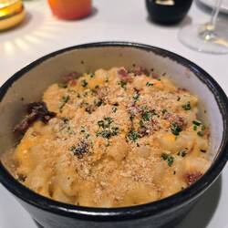 1st night dinner - i really wanted a cheeseburger, but I settled for mac & cheese with bacon