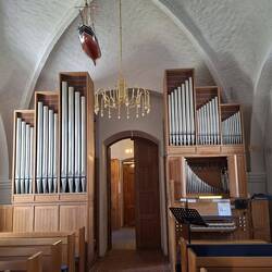 Spannende Orgel mit Durchgang