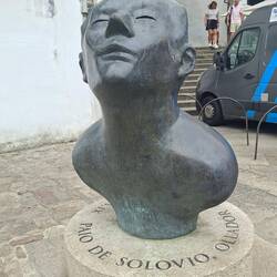 Random statue 😂