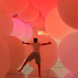 Kompletter Jump auf den Ball