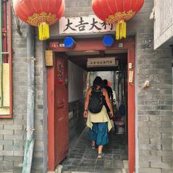 Wir besuchen einen Familienhof im Hutong-Viertel ...