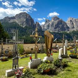 Cemetery at Chiesa di Calfosch — Colfosco, Italy.