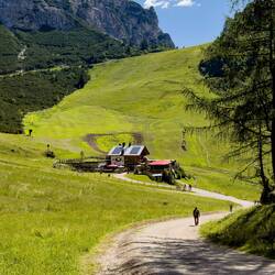 Heading down to the Edelweiss Hut for a snack — Colfosco, Italy.