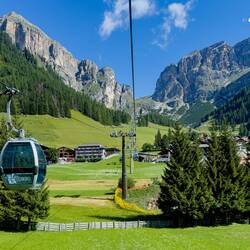 And we are off on the Colfosco cableway — Colfosco, Italy.