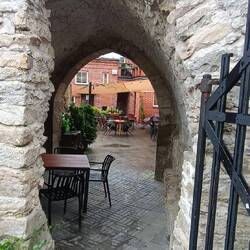 Da wäre ein Restaurant mit schönem Innenhof...