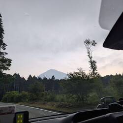 Freie Sicht auf den Mt. Fuji vom Taxi aus