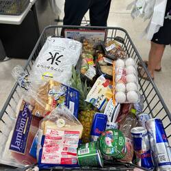 Shoppingtour am Abend in Fujinomiya. Michi und ich habens wieder übertrieben 😜