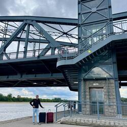 Bequem mit dem Fahrstuhl auf die Uferpromenade