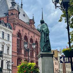 Kopernikus vor dem Artushof am Marktplatz, geboren in Toruń