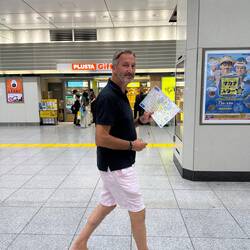 Um den Weg in der Tokyo Station wieder zurück zum Gepäck zu finden, leitet uns heute Pudi oldschool