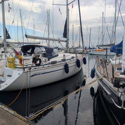 unsere Windbreker neben einer Breehorn 37 aus Holland (das war mal mein Traumboot ...)