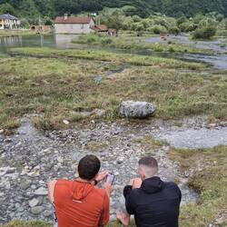 Wer hält länger mit den Füßen im 4°C kalten Wasser aus?