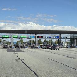 Die Brücke zahlste aber. Die Überfahrt schlägt ordentlich im Geldbeutel ein