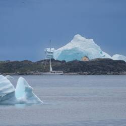 Coro Coro is awaiting us in the new anchorage at Oqaatsut.