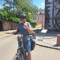 Am Radbrunnenturm in Breisach