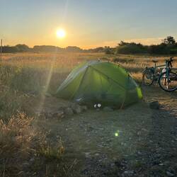 Zweiter Zeltplatz am Meer - Sonnenaufgang. (Sonnenuntergang auf Meerseite verschlafen)